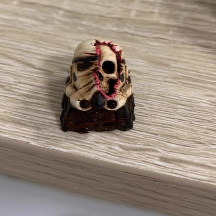 Battle - Damaged Skull Resin Artisan Keycap - KeyArtisan