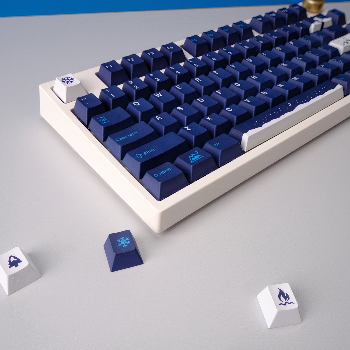 Cool Snowy Night Theme Gradient Keycap Set - KeyArtisan