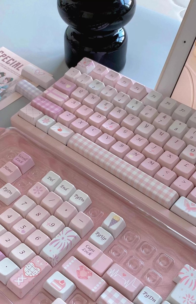 Cute Pink Valentine Day Theme Keycap Set - KeyArtisan