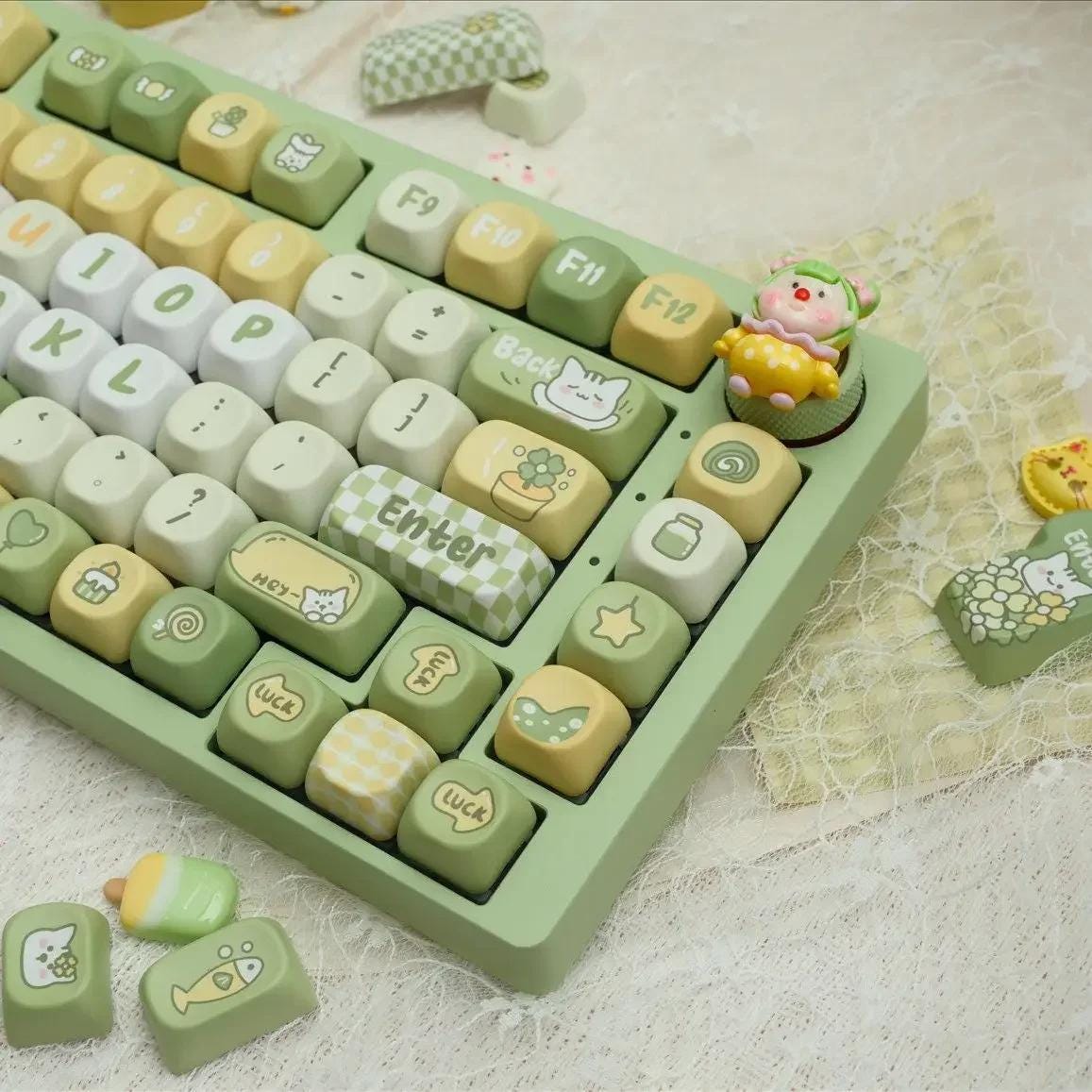 Lucky Cat Green Keycaps | MOA Profile Keycap Set | PBT Material | Keycaps For MX Switch | GMk Clone Artisan Keycap Set