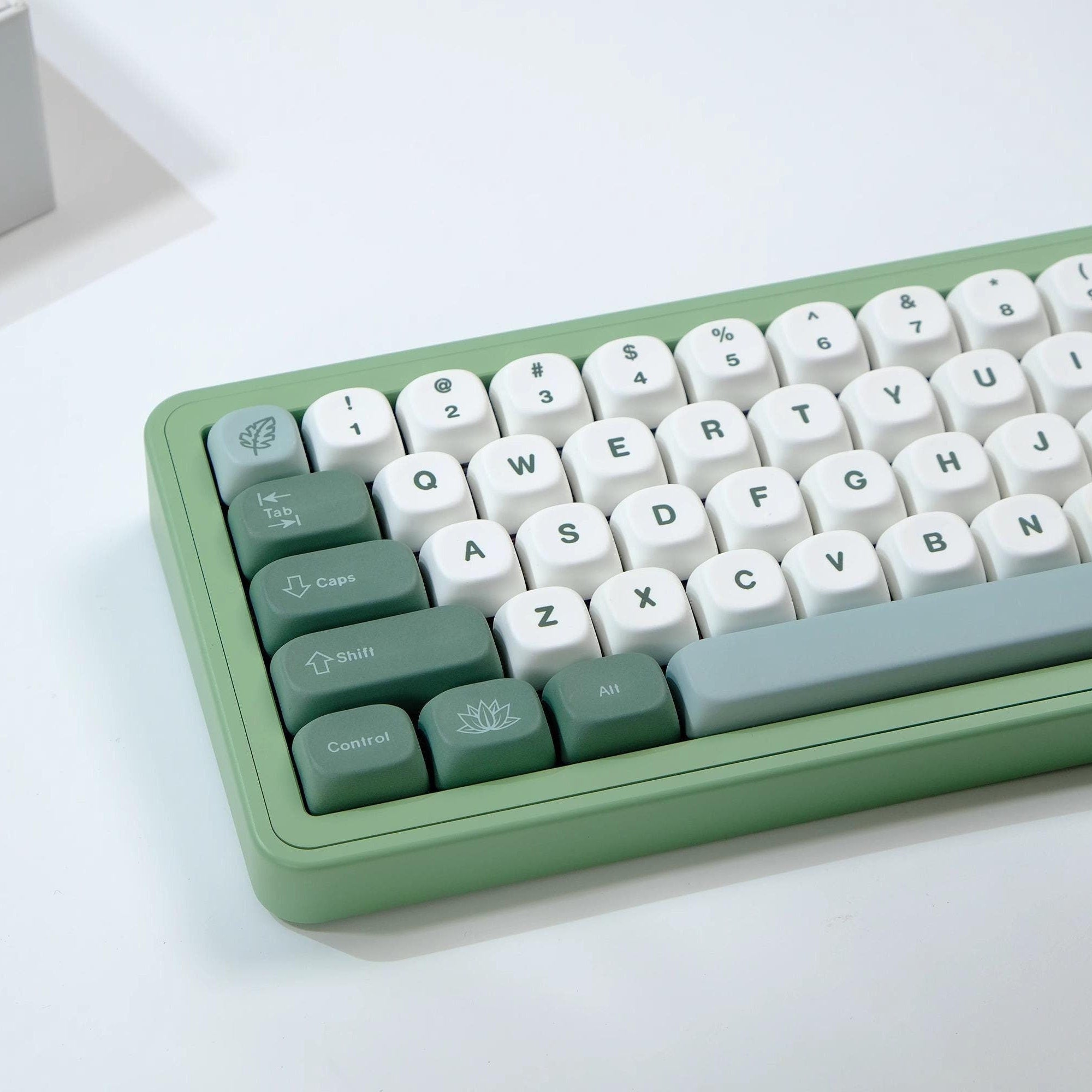 Cute Green Matcha PBT MOA ISO Keycap Set for Mechanical Keyboard, Kawaii Keycap Set, Moa Profile, Dye-Sub Process, Mx(+)Switches, 127/144pcs
