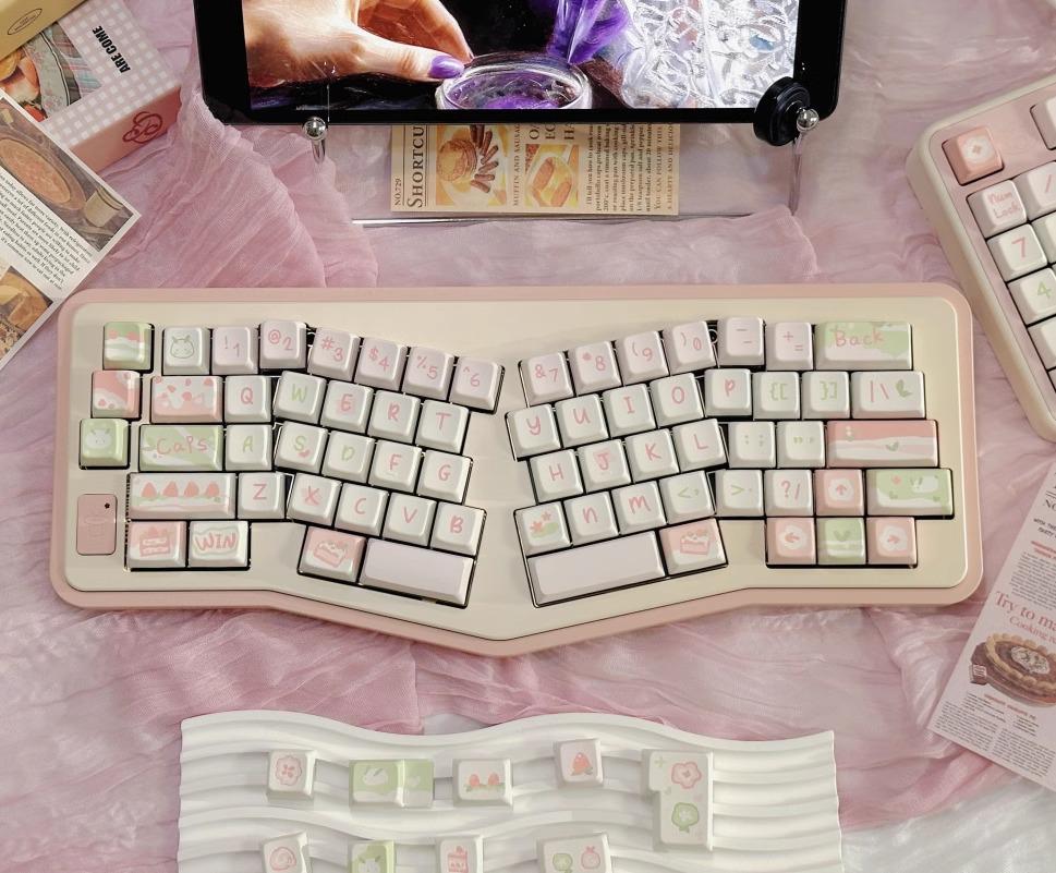Cute Pink Strawberry Cake Theme Keycaps Set for Mechanical Keyboard, Kawaii Keycaps, Artisan Keycaps, MDA Profile, Mx(+)Switches, 149pcs