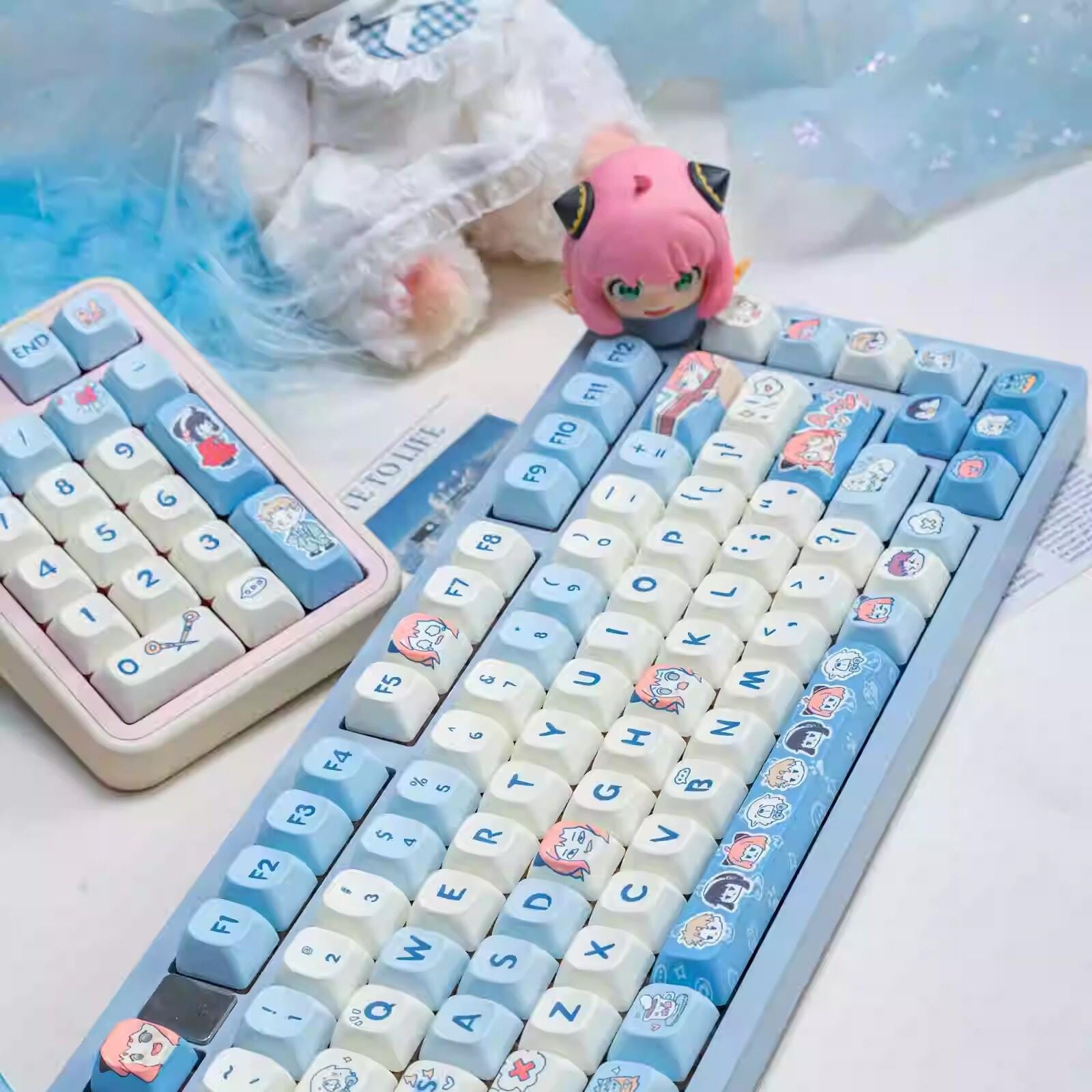 Cute Blue Spy X Family Anime Keycaps Set for Mechanical Keyboard, Anya Keycaps, Kawaii Keycaps, Artisan Keycaps, MOA/DMA Profile, 132/151pcs