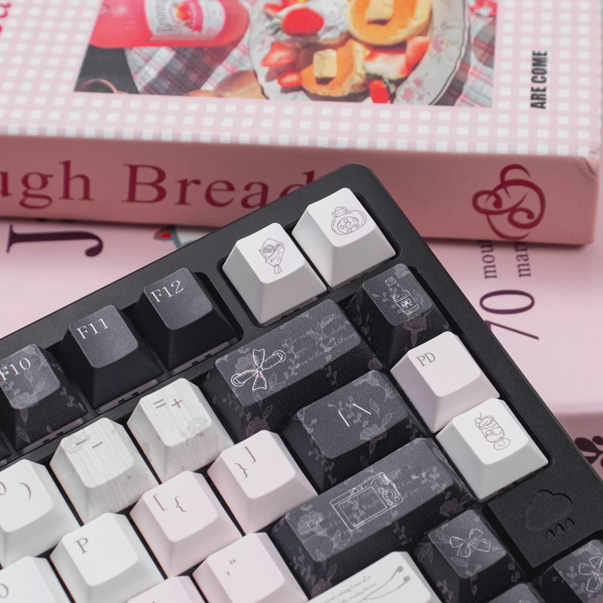 Cute Black Veil Pink Cheeks Keycaps Set for Mechanical Keyboard - Kawaii Aesthetic Design - KeyArtisan®